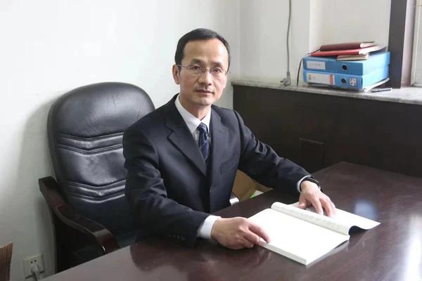苟波公开学术肖像