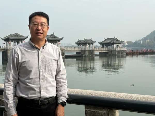 满喜公开学术肖像