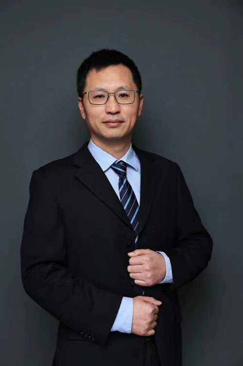 王坤公开学术肖像