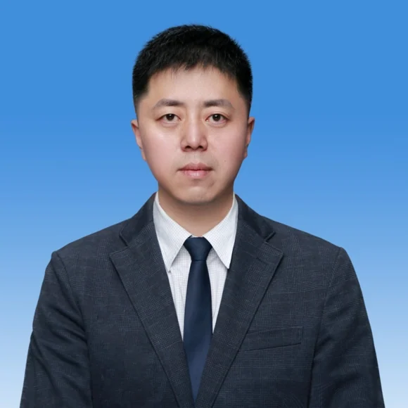 张亮公开学术肖像